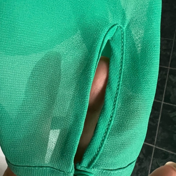 ☀️ Green long sleeve flowy top - Picture 7 of 12